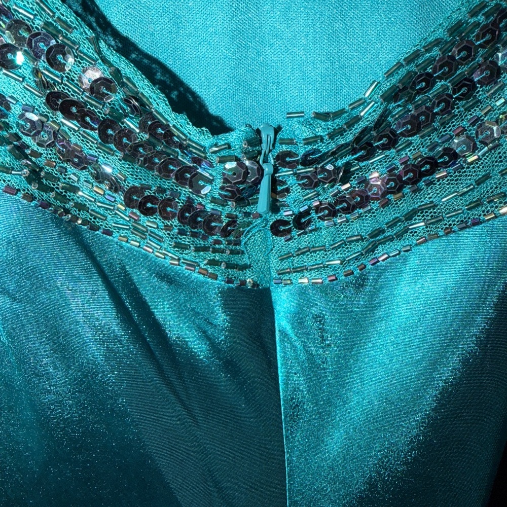 Betsy & Adam Teal Halter Sz. 4 Formal Dress - Picture 8 of 8